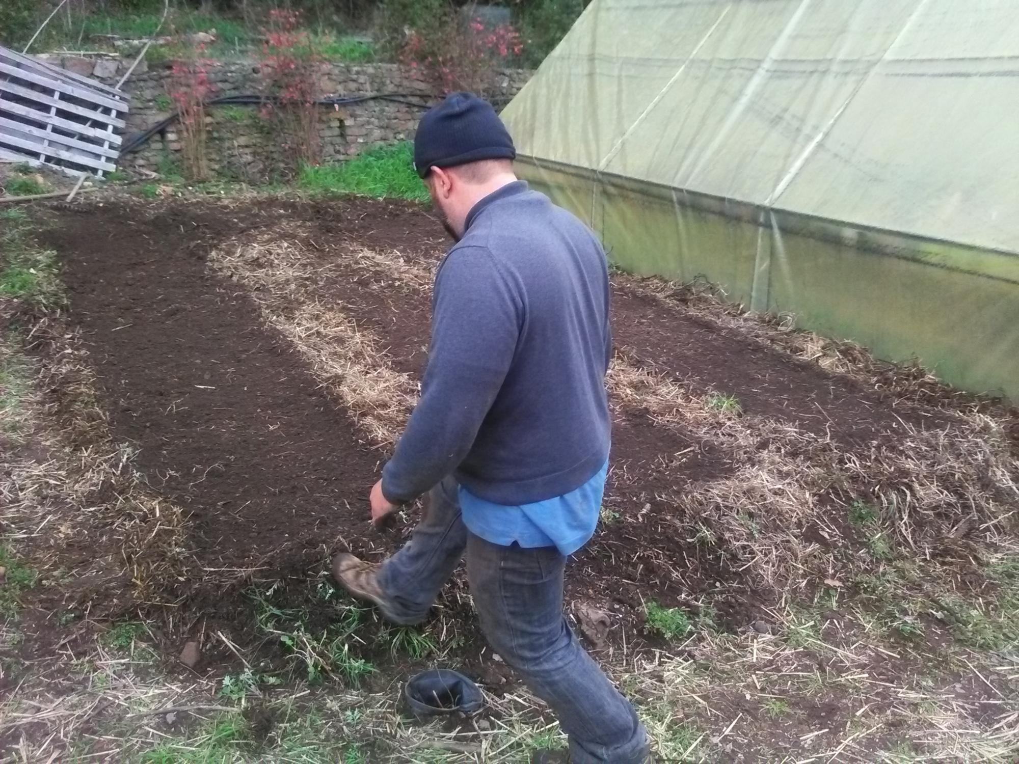 Luc au jardin 1